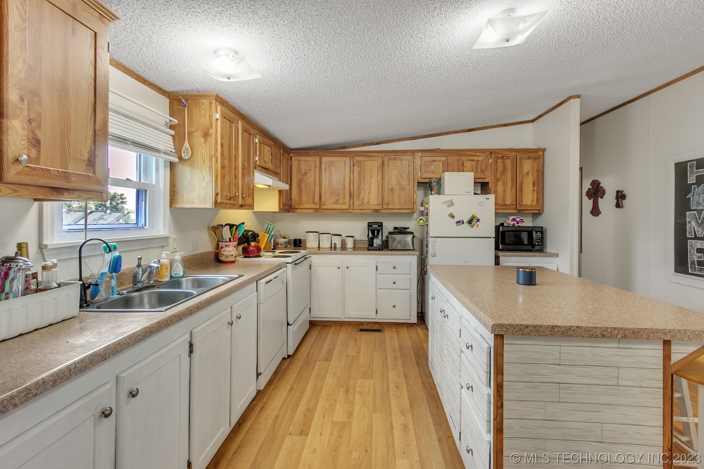 Photo 6 of 21 of 8954 Courtney Lane mobile home
