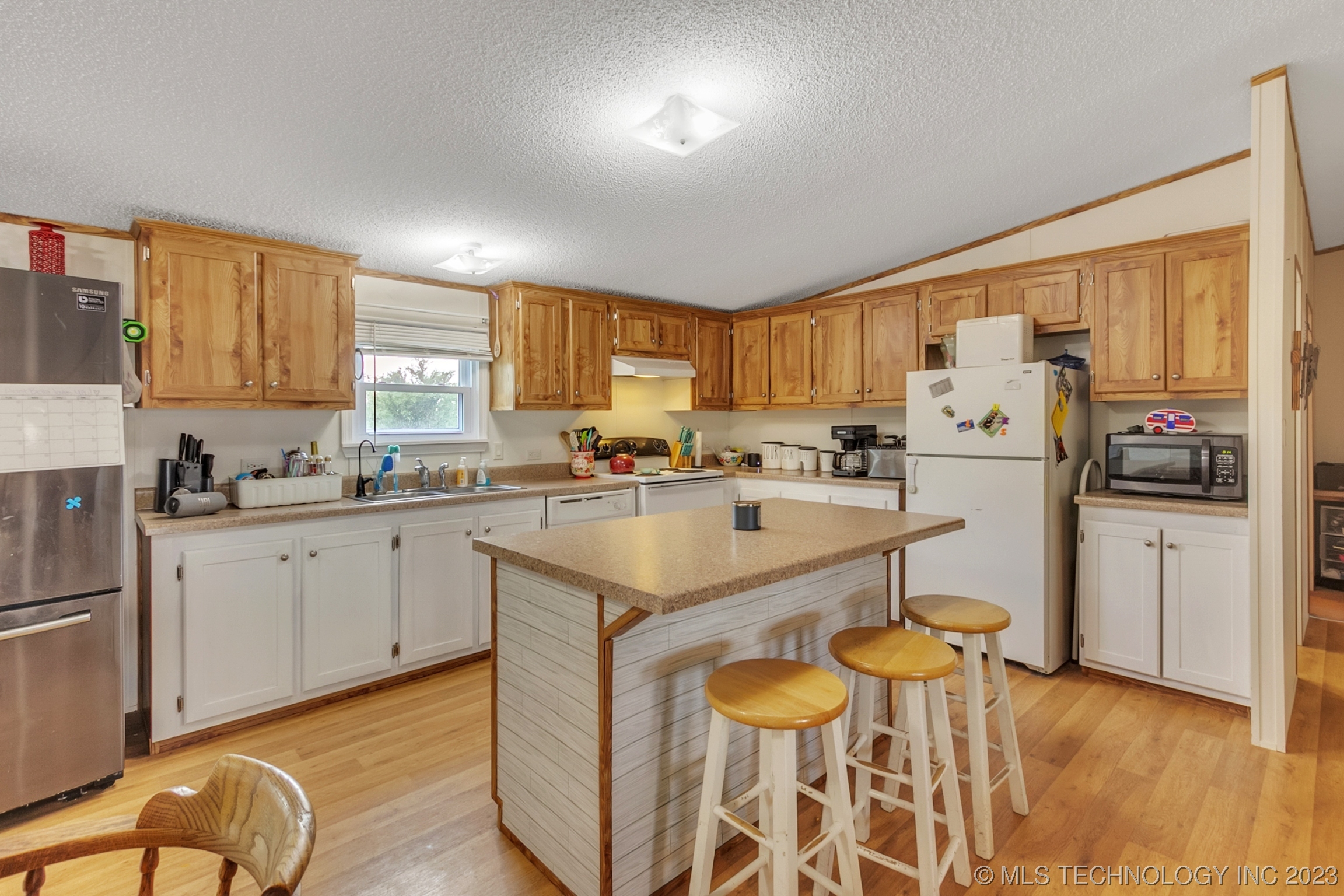 Photo 5 of 21 of 8954 Courtney Lane mobile home