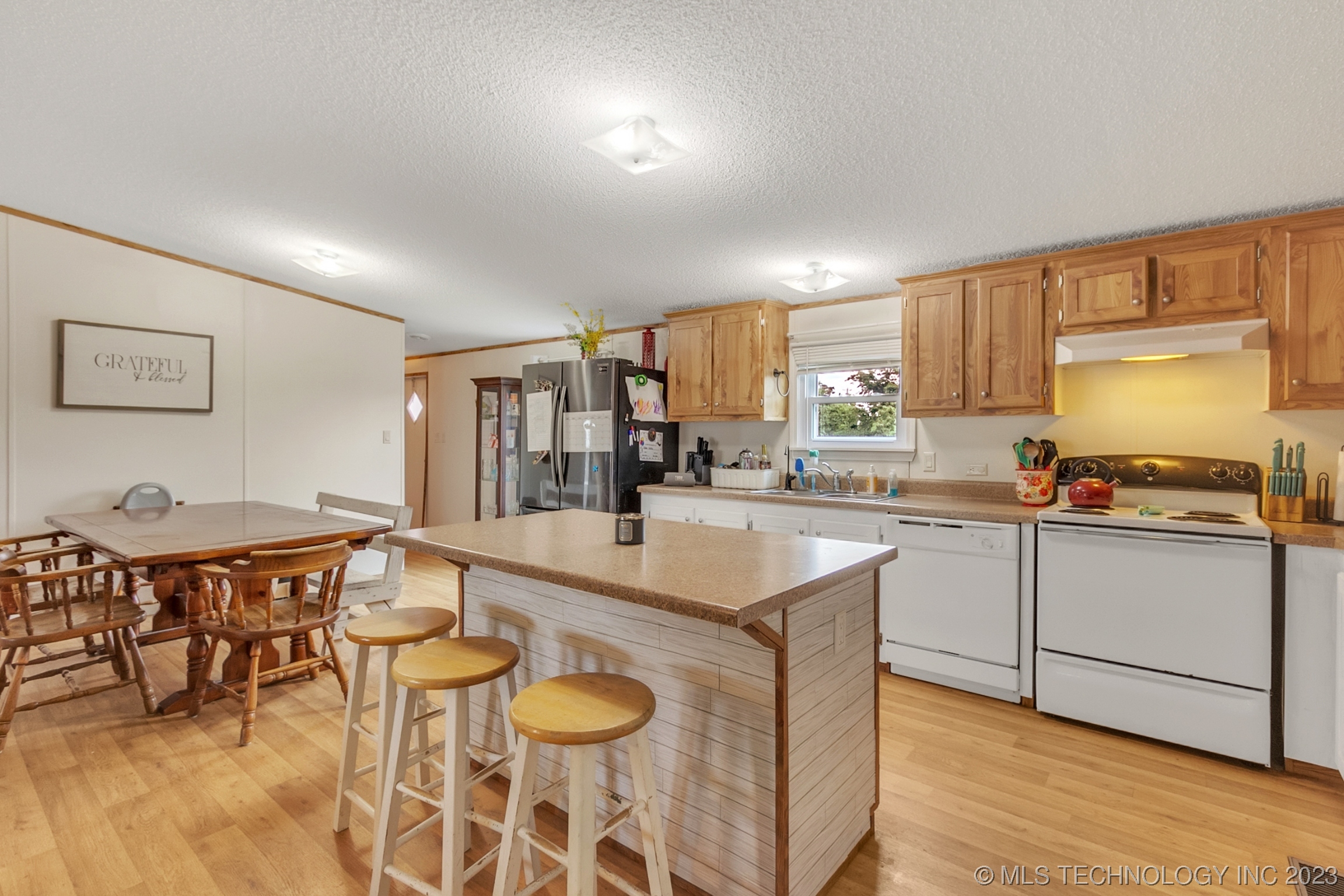 Photo 4 of 21 of 8954 Courtney Lane mobile home