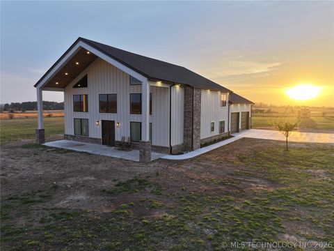 Photo of 13917 State Highway 82, Tahlequah, OK 74464 (MLS # 2618022)