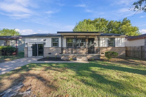 Photo of 819 E 51st Place N, Tulsa, OK 74126 (MLS # 2637553)