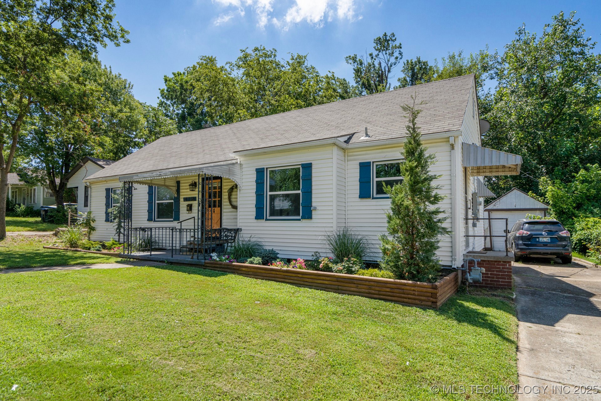4716 E 5th Place