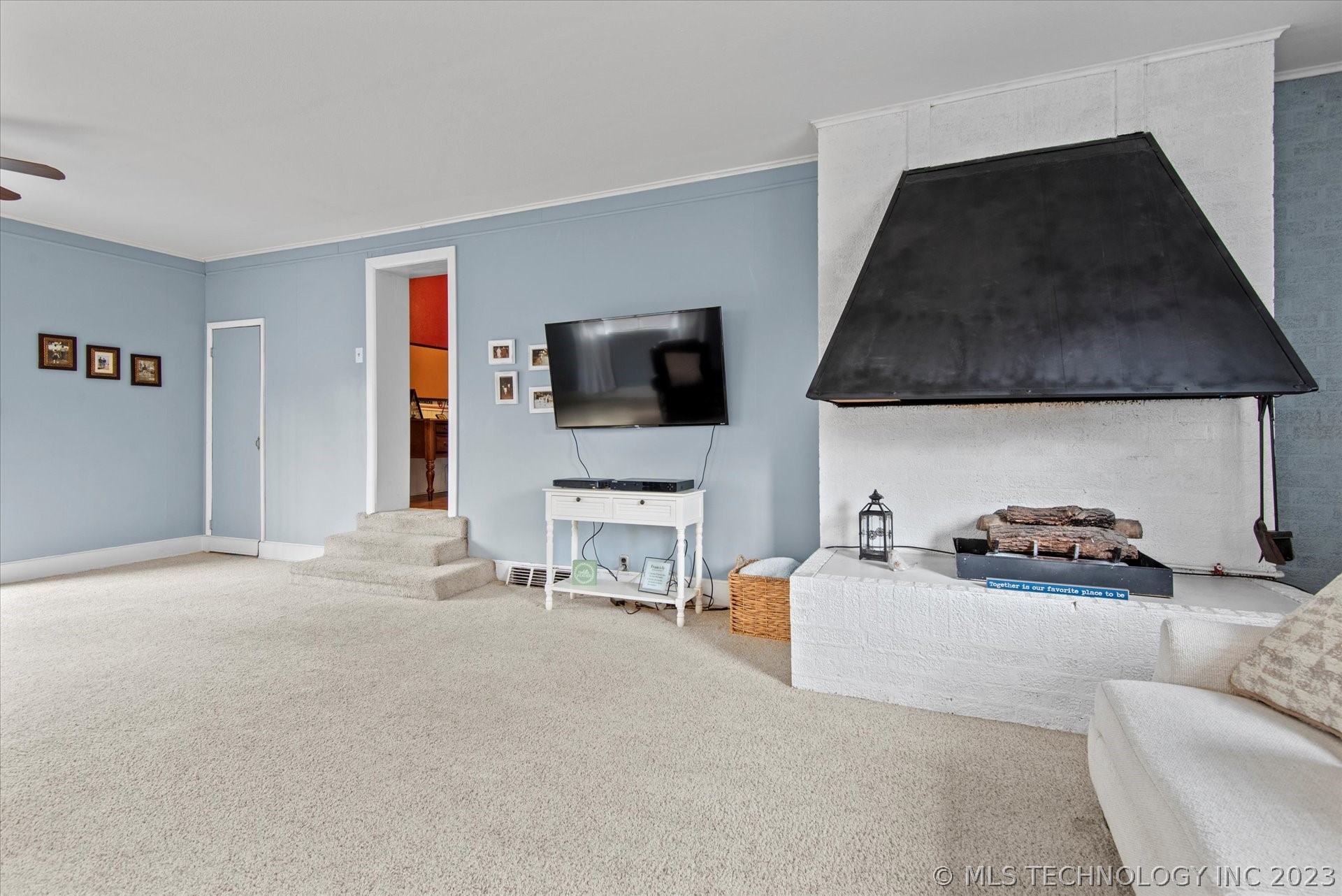 Photo 16 of 41 of 1701 S Osage Avenue house