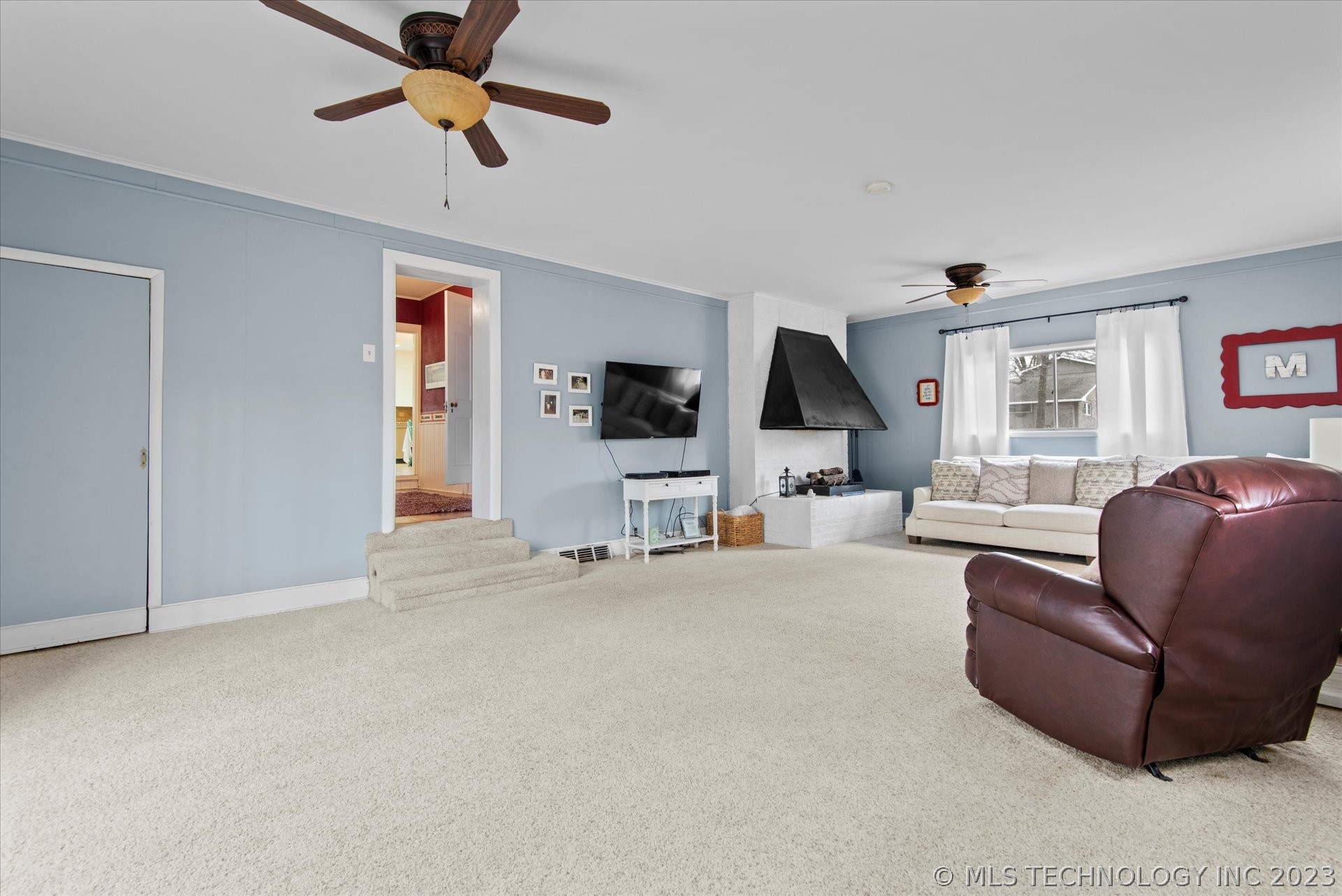Photo 13 of 41 of 1701 S Osage Avenue house