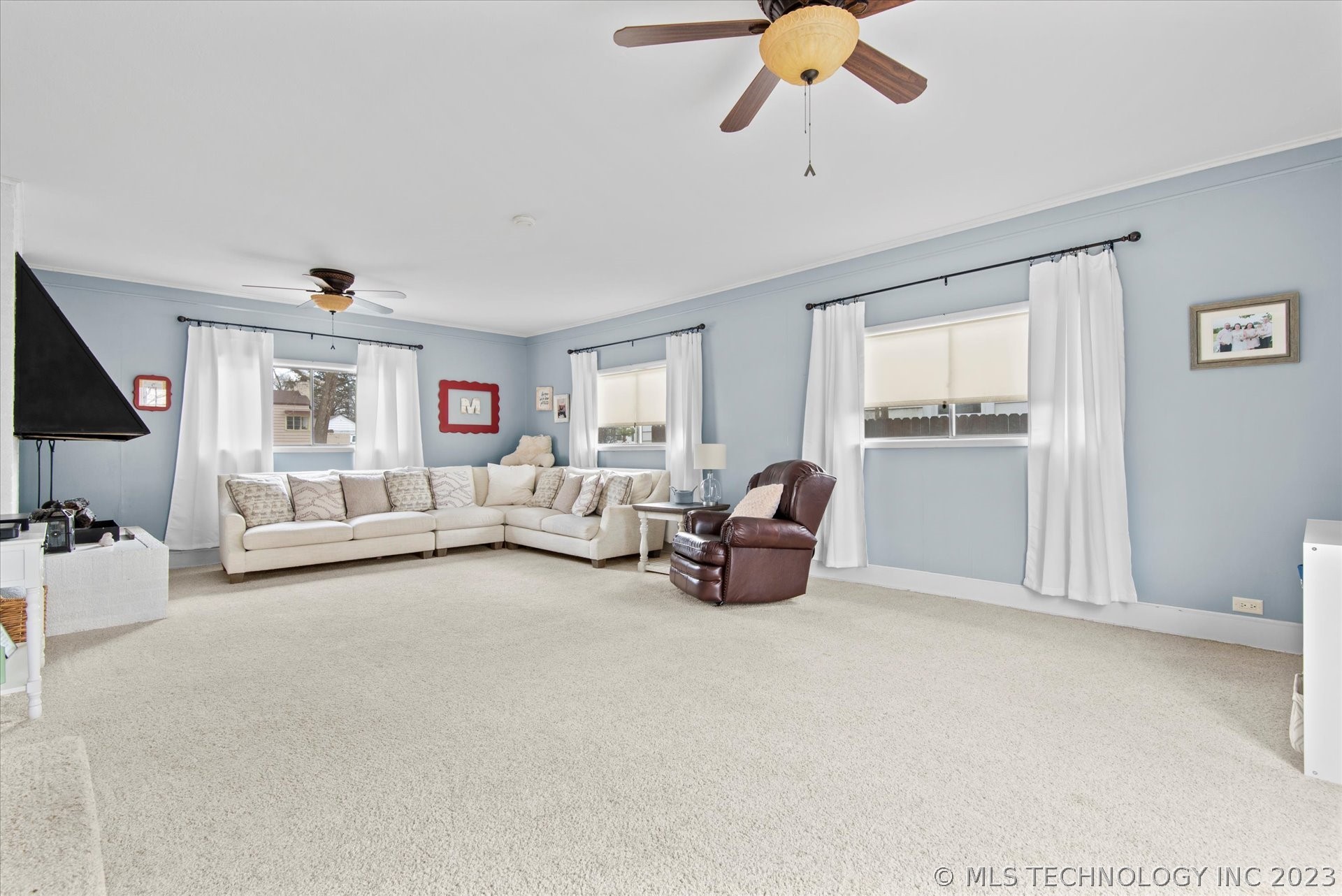 Photo 12 of 41 of 1701 S Osage Avenue house