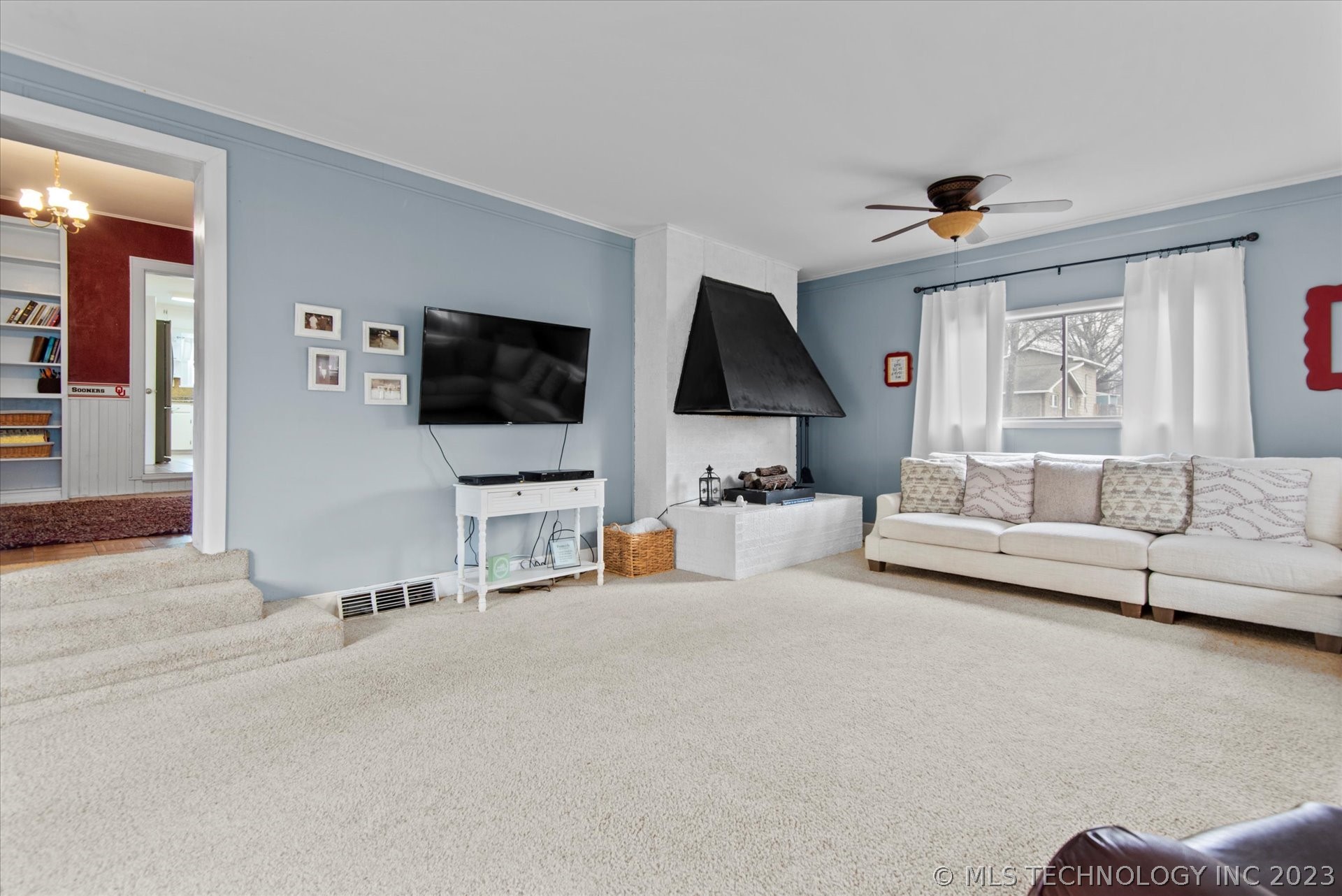 Photo 14 of 41 of 1701 S Osage Avenue house