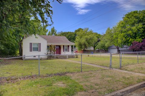 Photo of 1302 S Fulton Avenue, Tulsa, OK 74112 (MLS # 2617491)