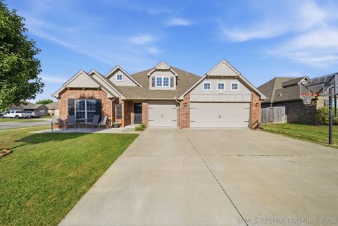 Photo of 13633 S Kenosha Avenue, Glenpool, OK 74033 (MLS # 2616803)