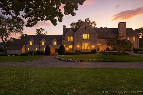 Photo of 3132 COLUMBIA CIR Circle, Tulsa, OK 74105 (MLS # 2544274)