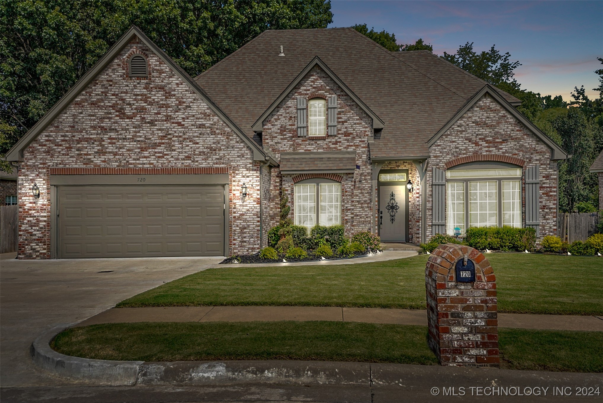 View Broken Arrow, OK 74012 house