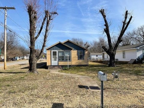 Photo of 615 N 1st Street, Broken Arrow, OK 74012 (MLS # 2616985)