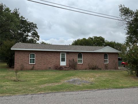 108 W Bryan Avenue Calera OK 74730