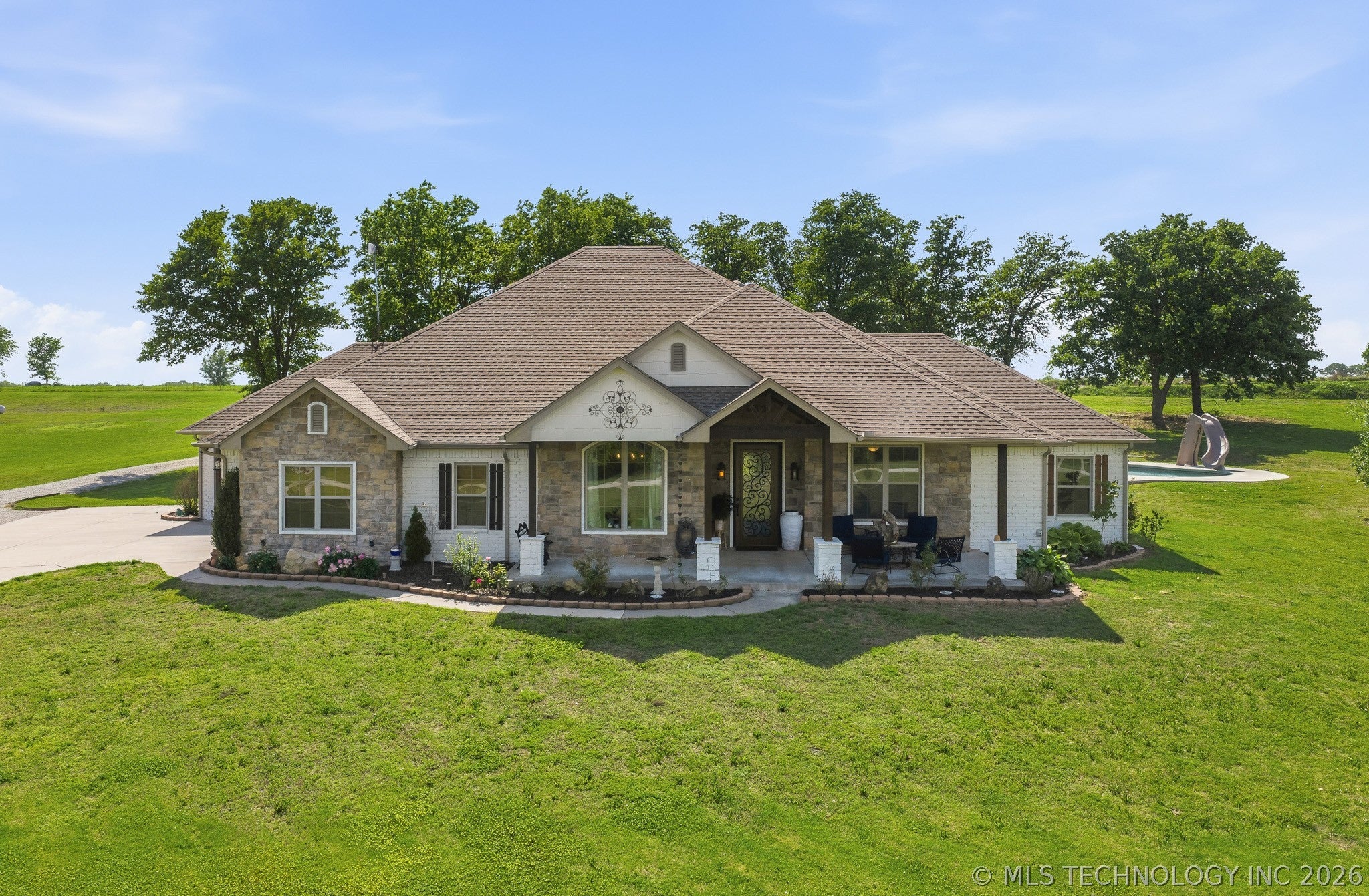 184 Royal Oaks