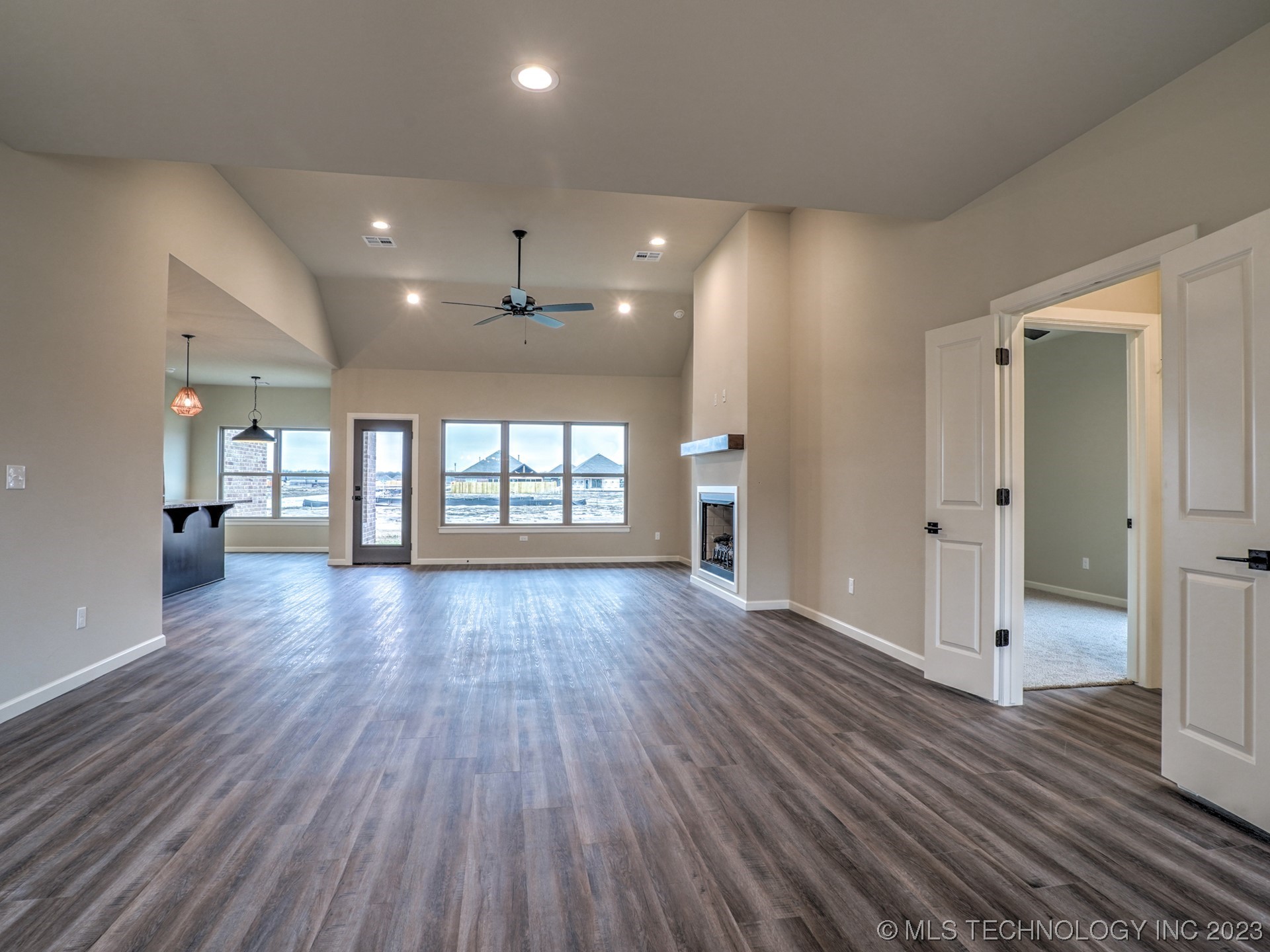 Photo 6 of 39 of 10728 S 280th Avenue house