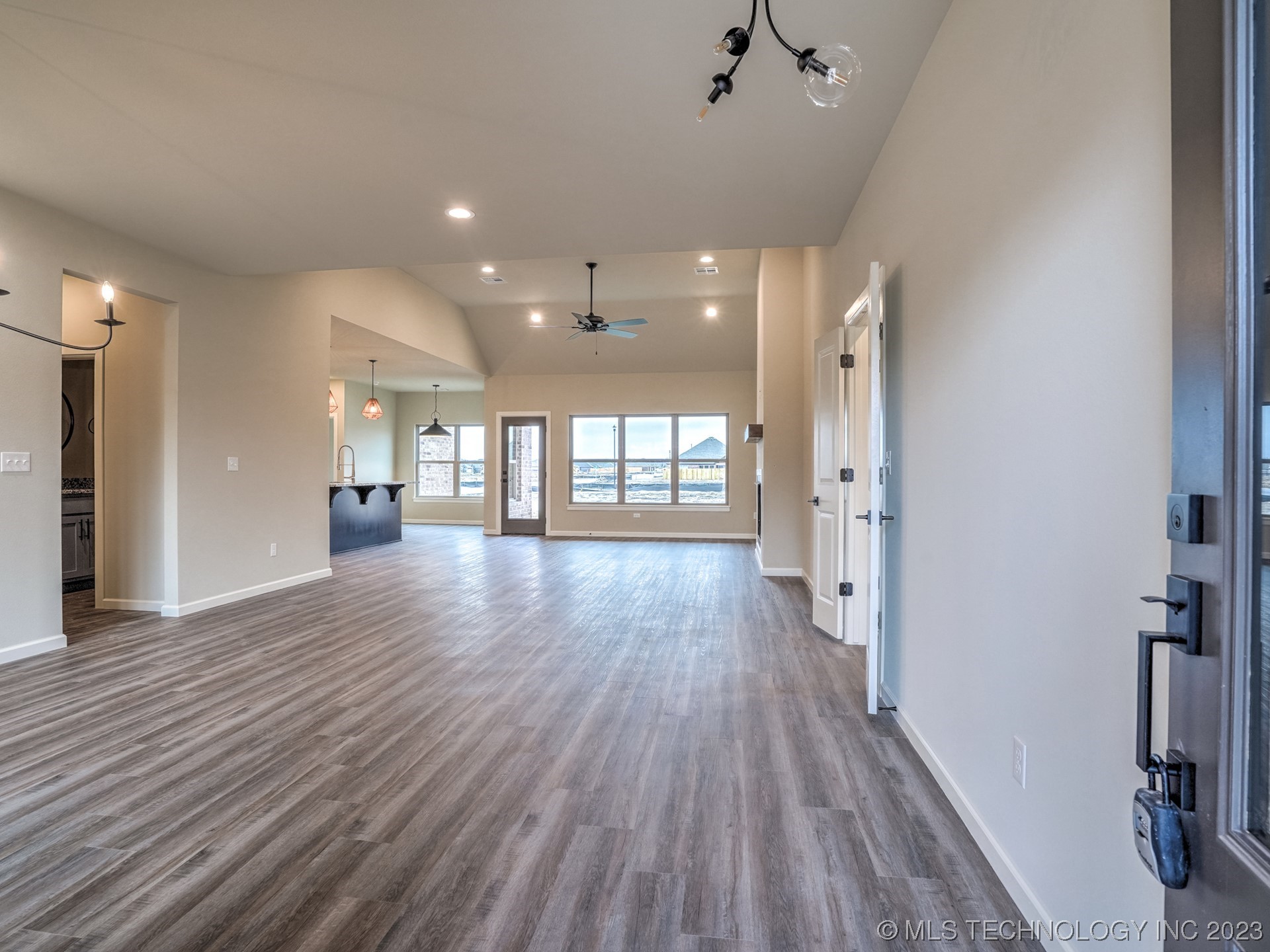 Photo 5 of 39 of 10728 S 280th Avenue house