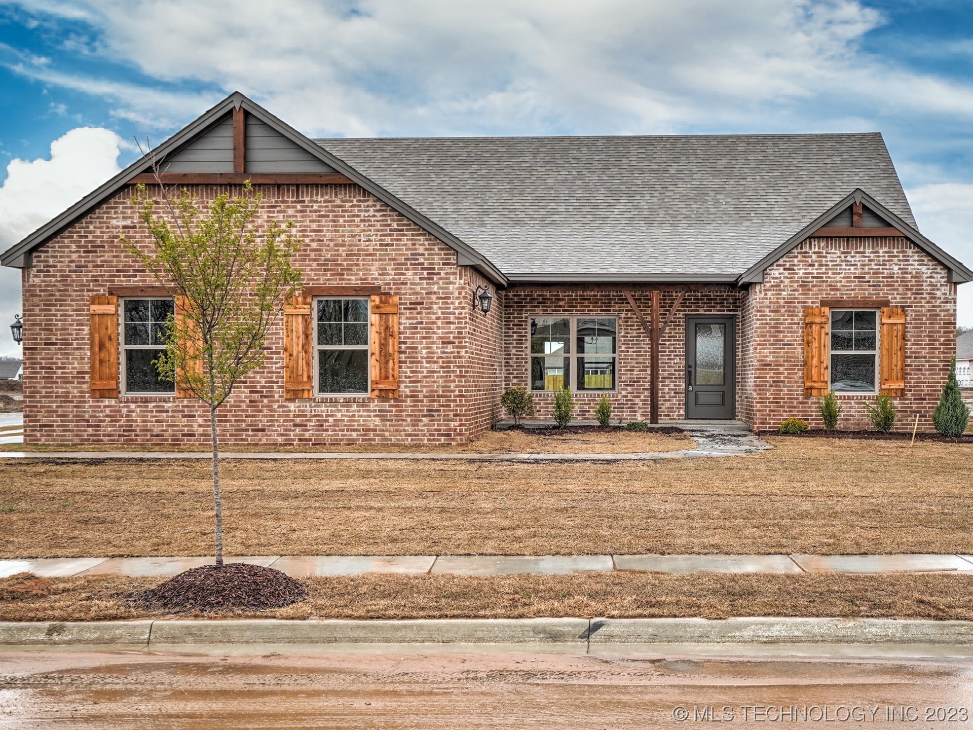 Photo 1 of 39 of 10728 S 280th Avenue house