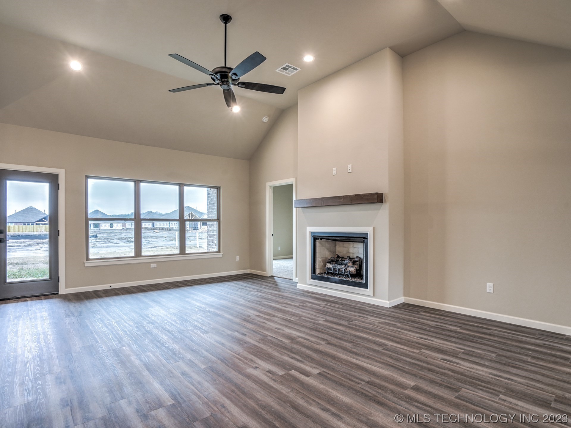 Photo 8 of 39 of 10728 S 280th Avenue house