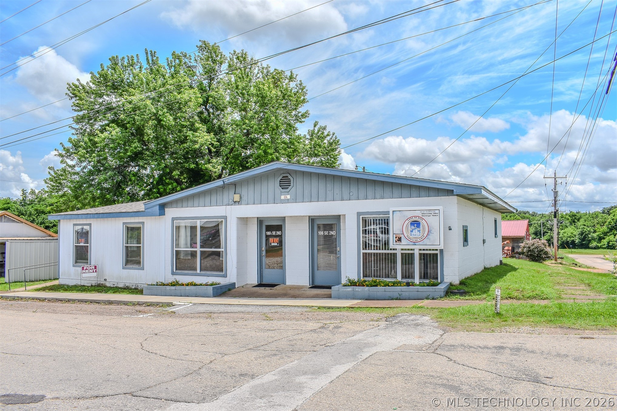 Photo 1 of 35 — 106 SE 2nd Street, Antlers, OK 74523