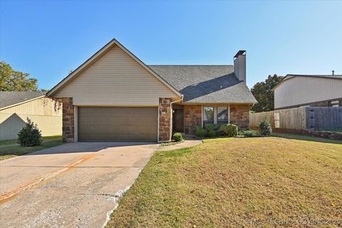 Photo of 1613 S Aspen Court, Broken Arrow, OK 74012 (MLS # 2547067)
