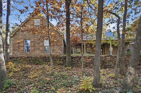 Photo of 7411 S URBANA Avenue, Tulsa, OK 74136 (MLS # 2546182)