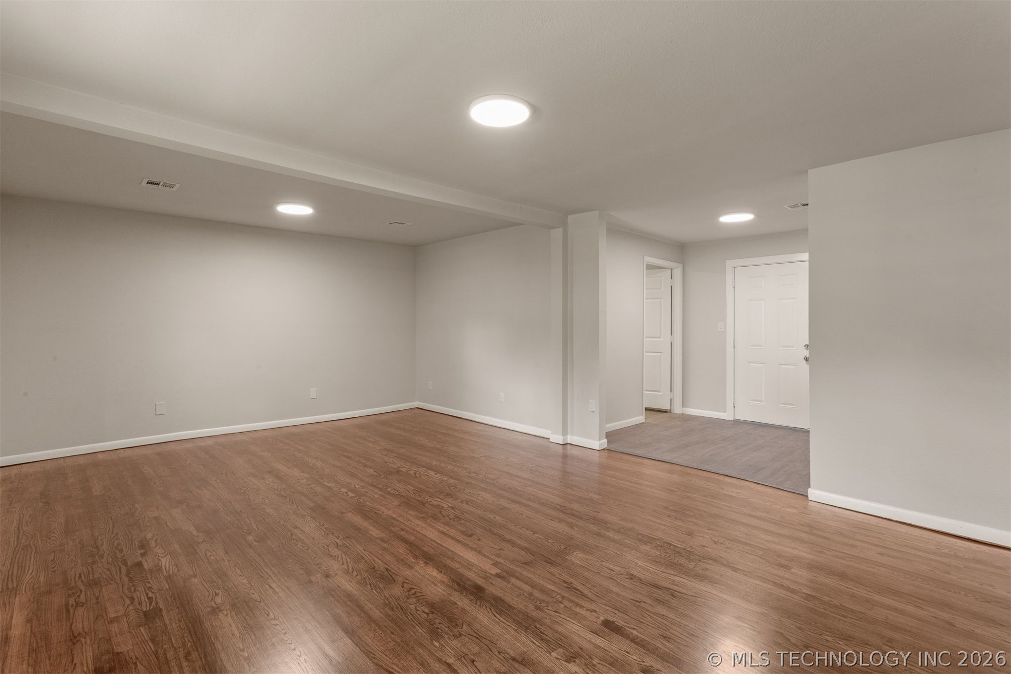 107 W 7TH Street