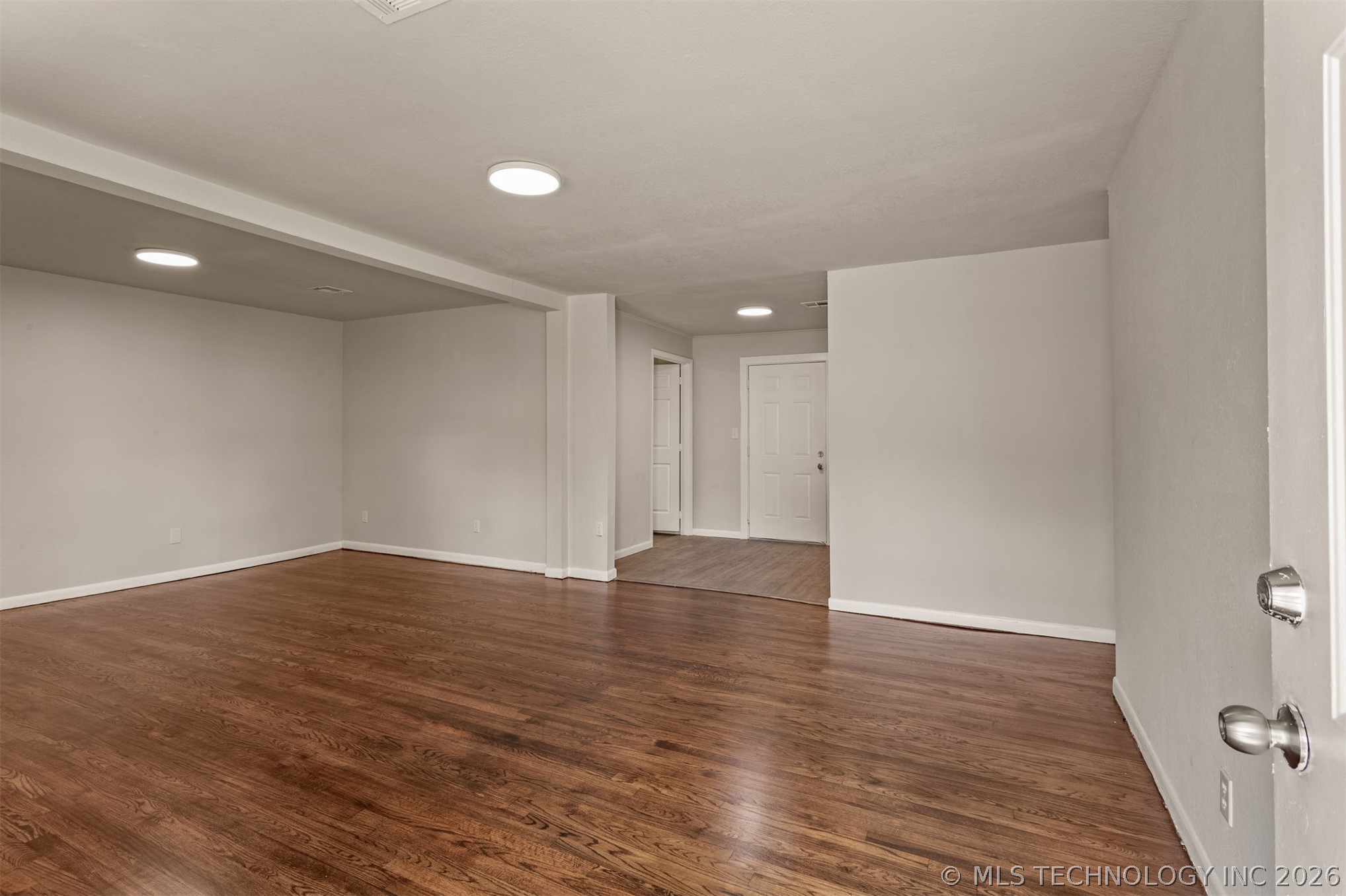 107 W 7TH Street