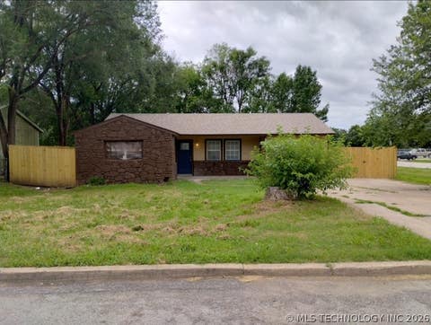 Photo of 204 E 58th Street N, Tulsa, OK 74126 (MLS # 2622469)