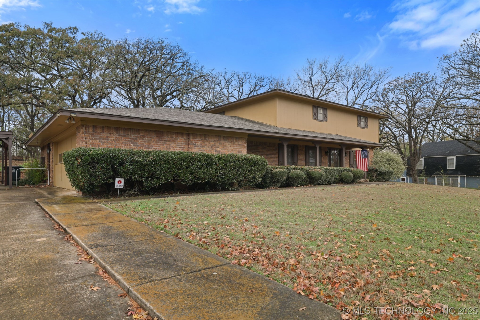 921 Crooked Oak Drive