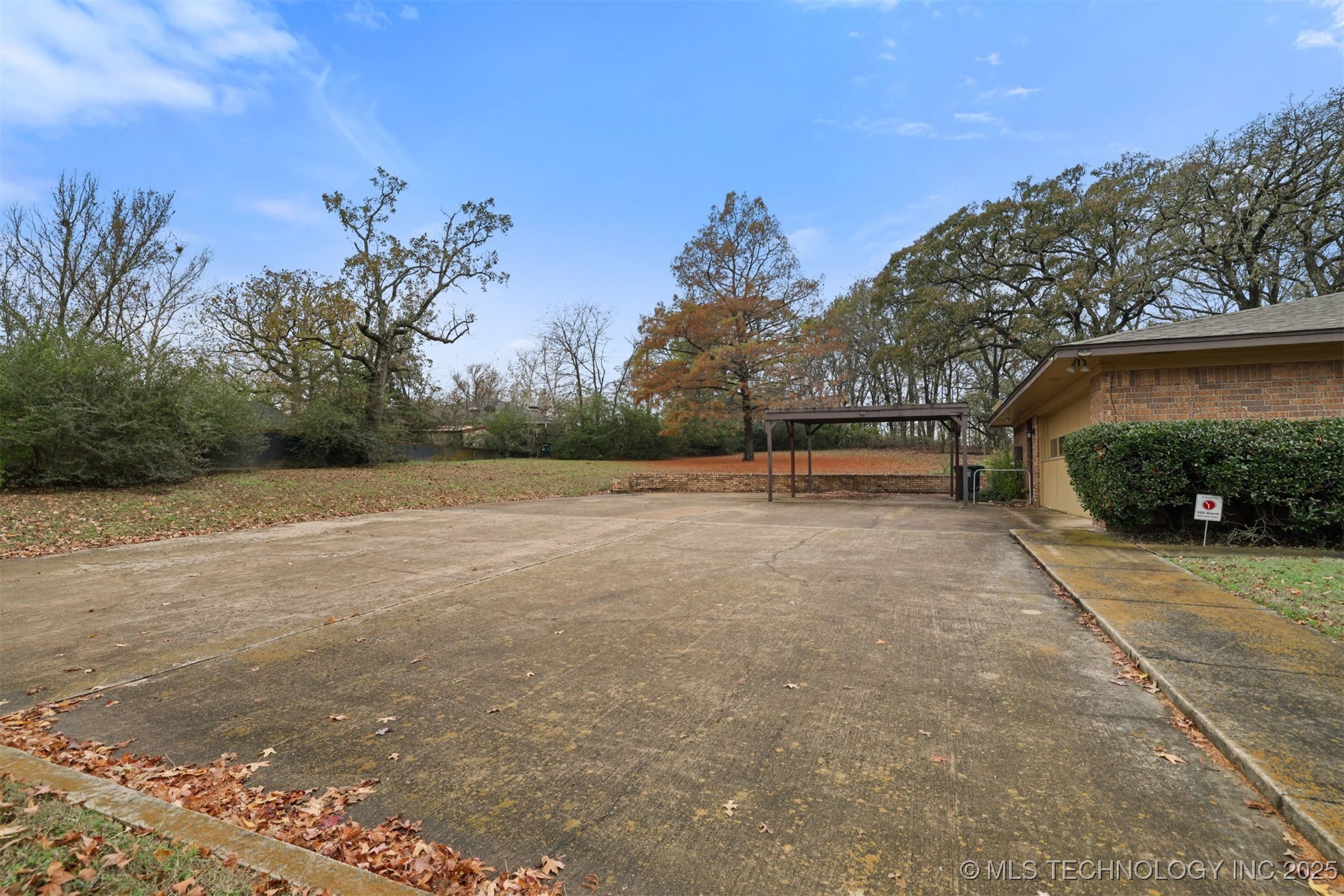 921 Crooked Oak Drive