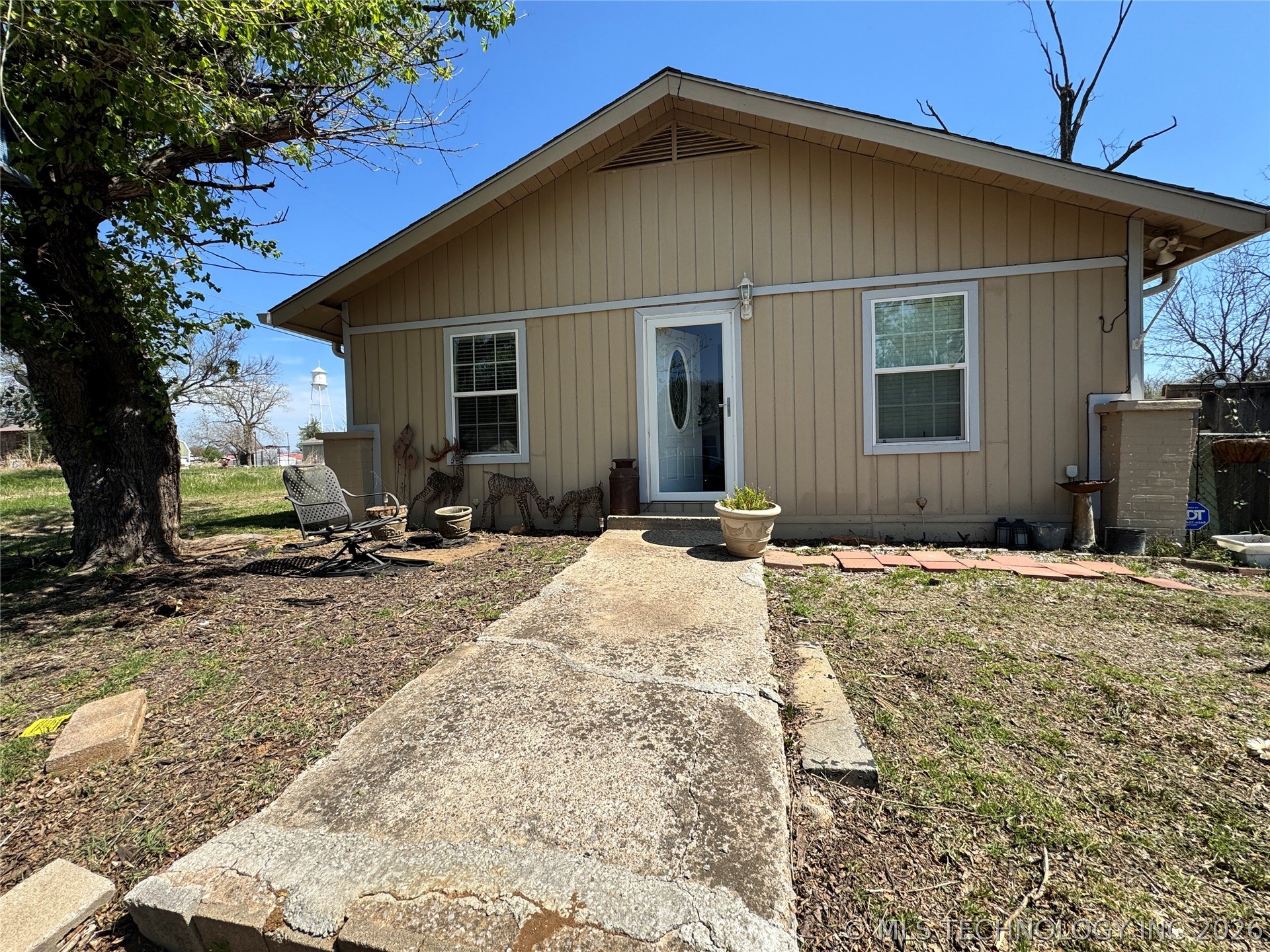 Photo 1 of 28 — 1076 6th Street, Wilson, OK 73463