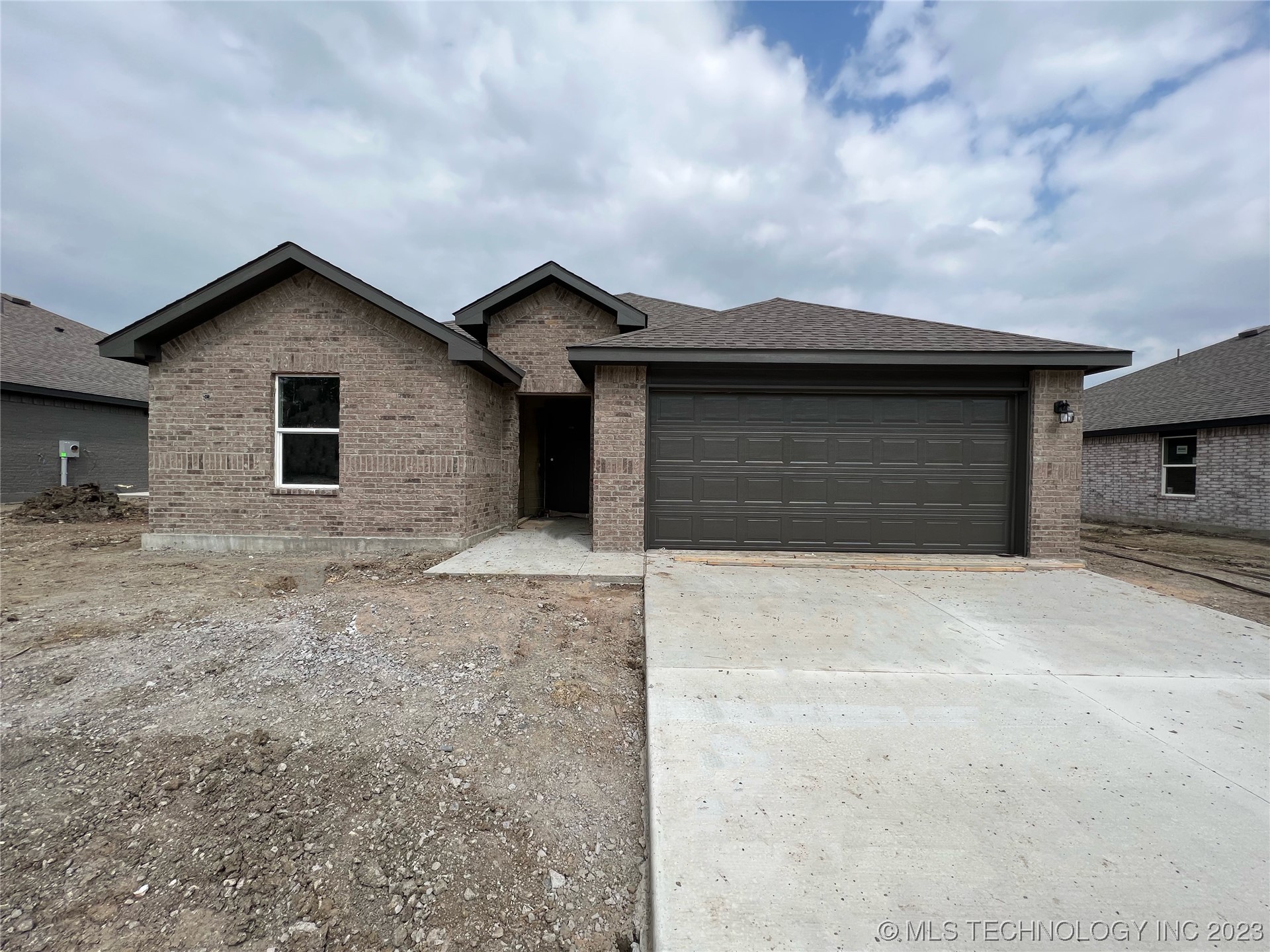 Photo 1 of 15 of 2708 Stonecreek Drive house
