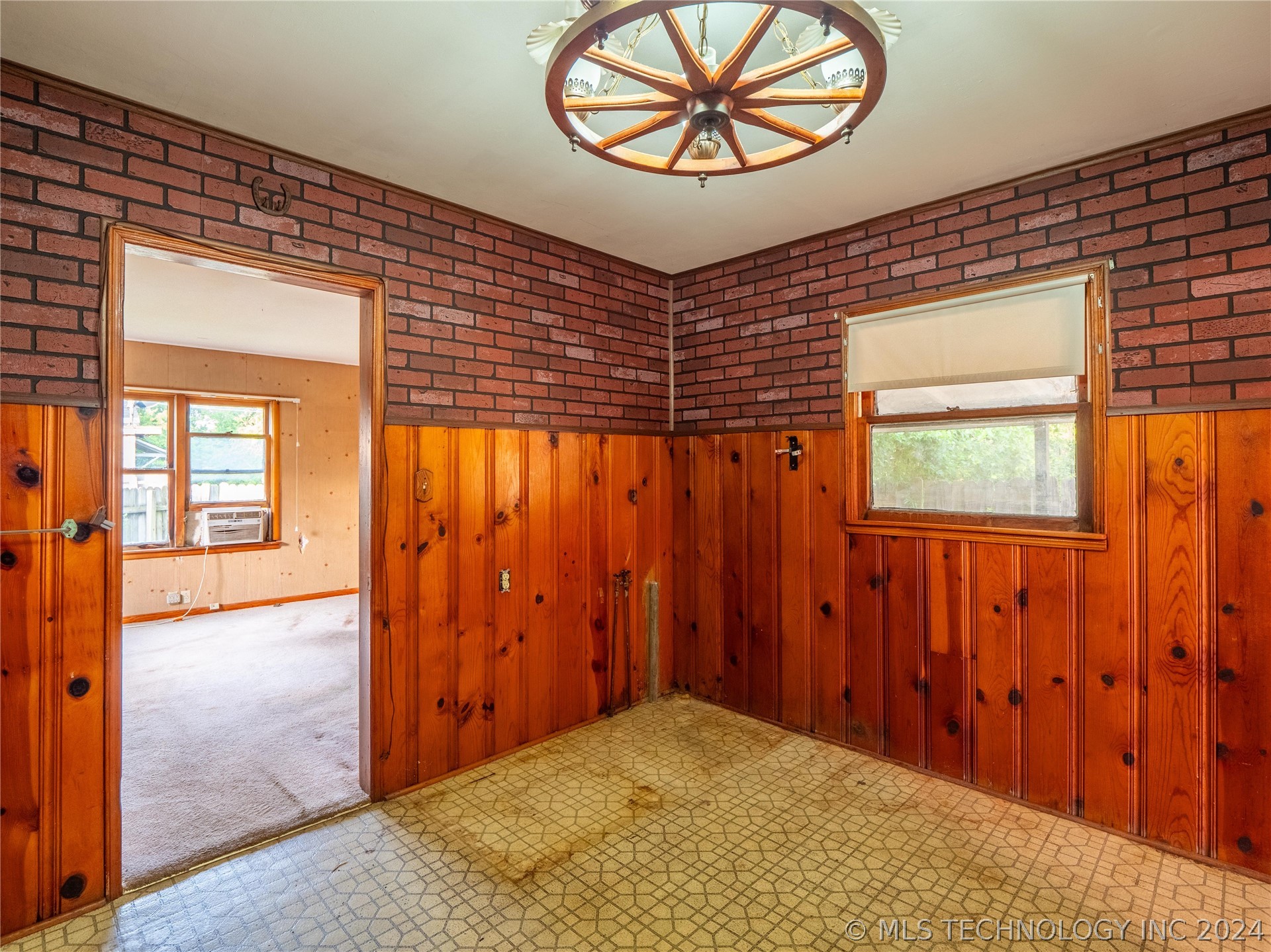 Photo 9 of 19 of 916 E Kiowa Avenue house