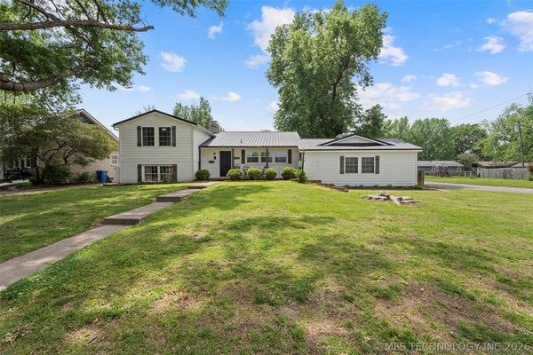 2102 YALE AVE, MIAMI, OK 74354 - Image 30aa504a9053cd8e791ce8a36bf181a3/2340024886