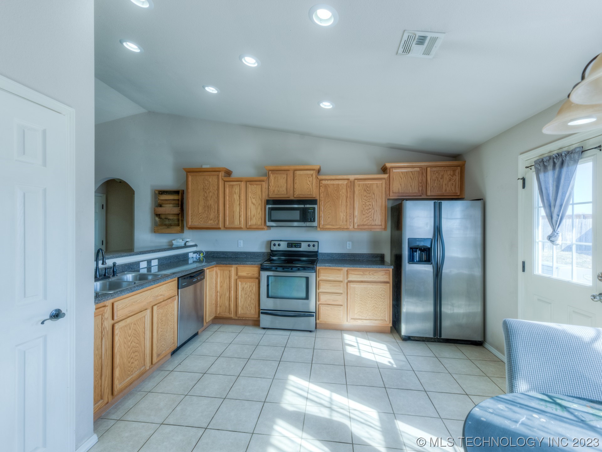 Photo 6 of 26 of 438 E 150th Street S house