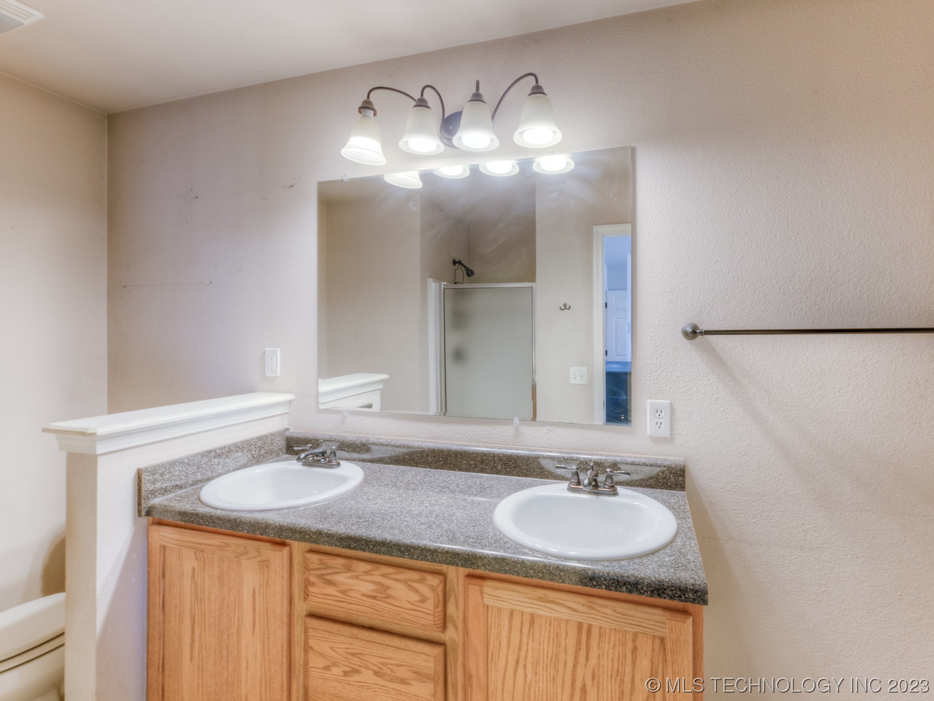 Photo 16 of 26 of 438 E 150th Street S house