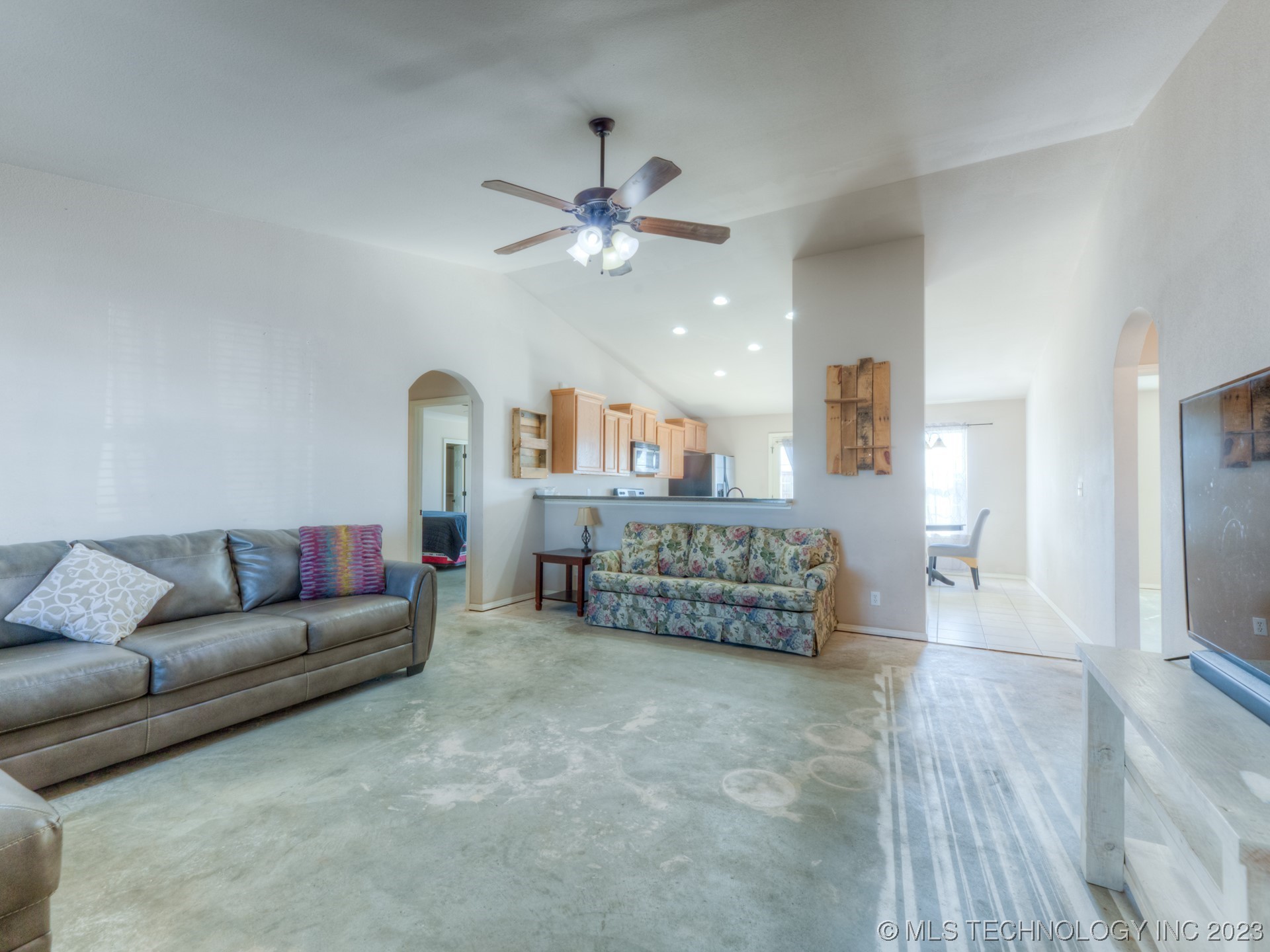 Photo 5 of 26 of 438 E 150th Street S house