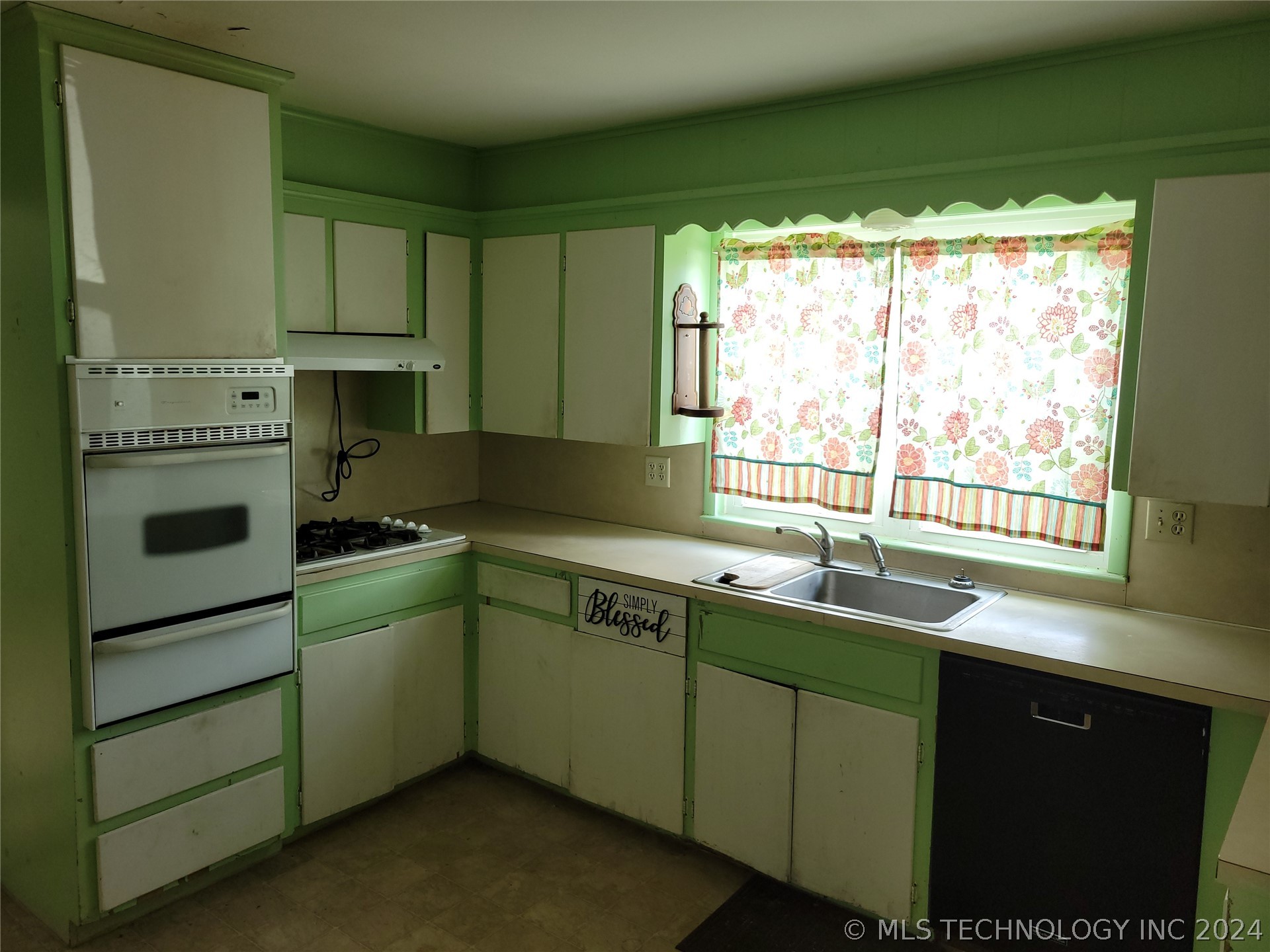 Photo 6 of 41 of 245 E 148TH Street S house
