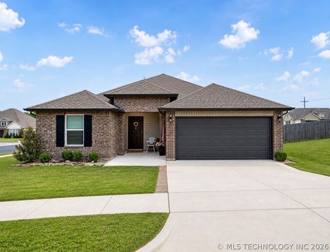 Photo of 3013 Blake Circle, Bartlesville, OK 74006 (MLS # 2616327)