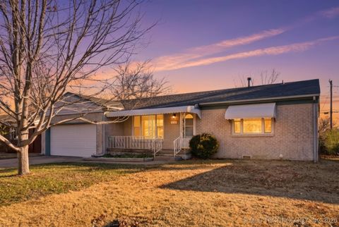 Photo of 2447 S Irvington Avenue, Tulsa, OK 74114 (MLS # 2601472)