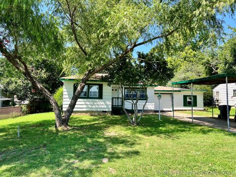 Photo of 503 E 22nd Street, Okmulgee, OK 74447 (MLS # 2624958)