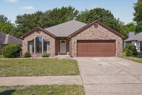 Photo of 208 S Poplar Avenue, Broken Arrow, OK 74012 (MLS # 2617097)