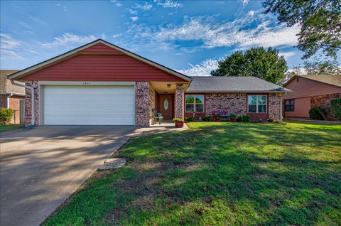 Photo of 1230 WILLOW CREEK Drive, Bartlesville, OK 74006 (MLS # 2637858)