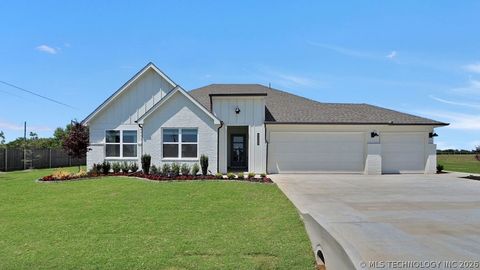 Photo of 3305 E 154th Street S, Bixby, OK 74008 (MLS # 2616963)