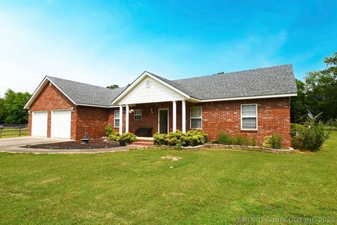 Photo of 110829 S 4612 Road, Sallisaw, OK 74955 (MLS # 2617065)