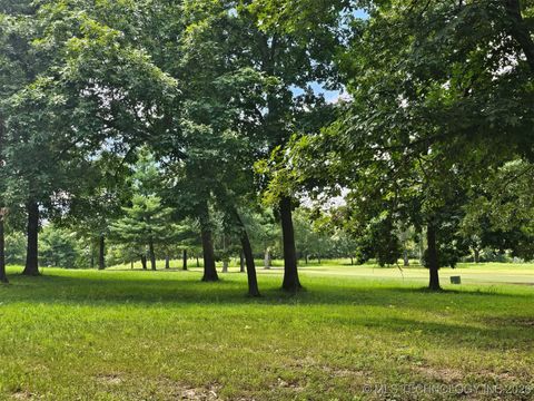 Photo of 1010 Wilcox Circle, Tahlequah, OK 74464 (MLS # 2602830)