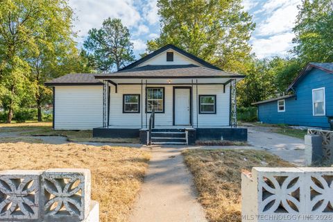 Photo of 12 E Mill Avenue, Sapulpa, OK 74066 (MLS # 2616167)