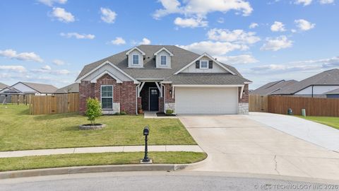Photo of 13010 E 124th Court N, Collinsville, OK 74021 (MLS # 2616341)