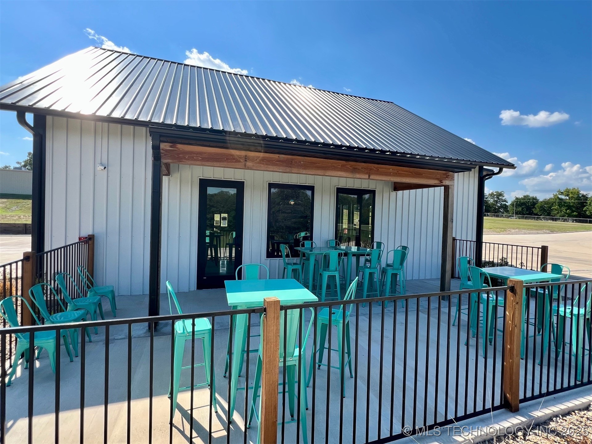 211 W Hwy 70
