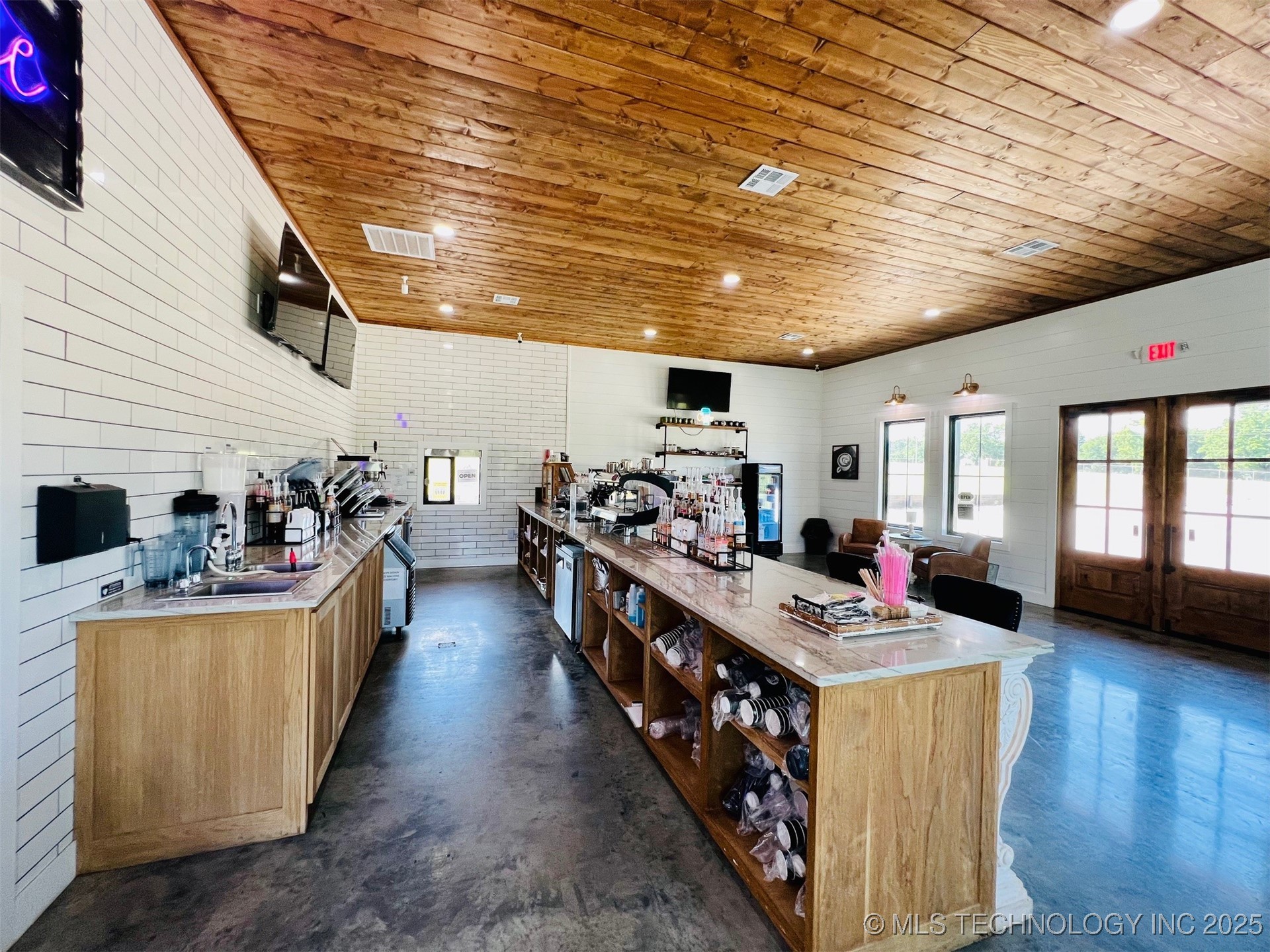 211 W Hwy 70