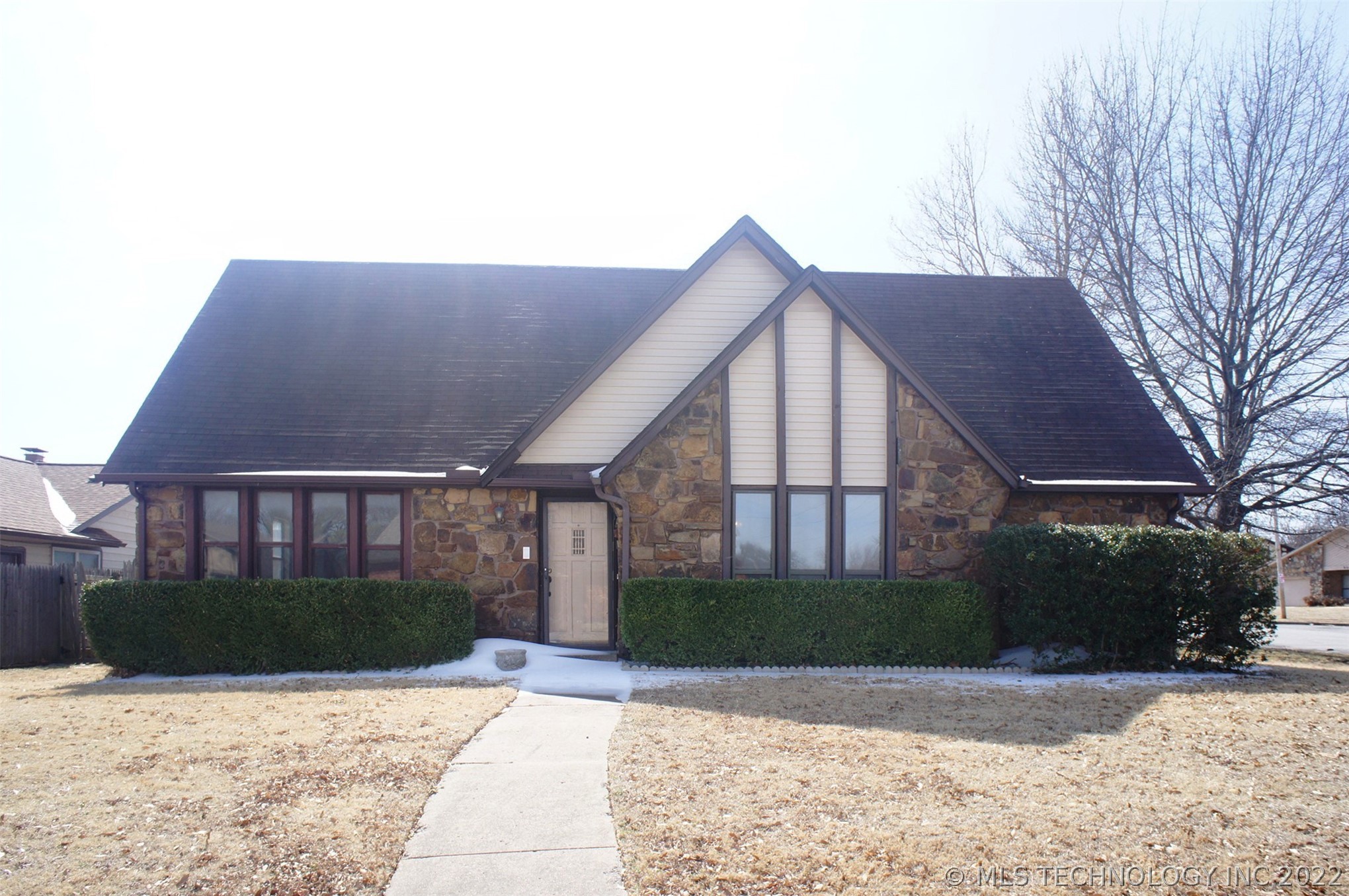 8904 E 59th Place